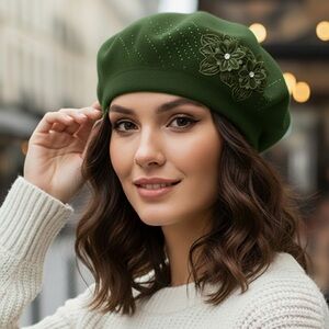 Elegant Green Beret with Floral Embellishments